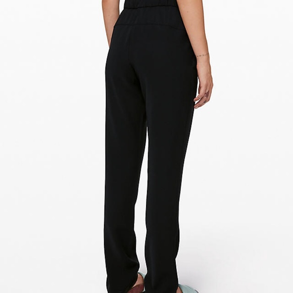 Lulemon Black on the Fly Pants for travel - Picture 2 of 4